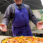 Le patron et sa paella